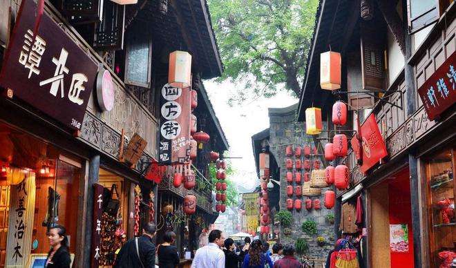 南宫ng体育中国最著名的六条美食街去过三条算及格全去过就太幸福了(图2)