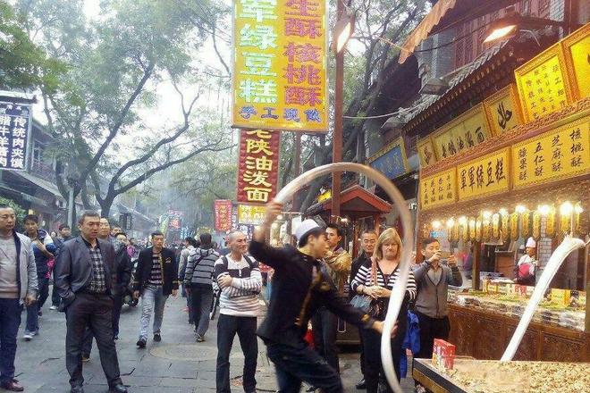 南宫ng体育中国最著名的六条美食街去过三条算及格全去过就太幸福了(图1)
