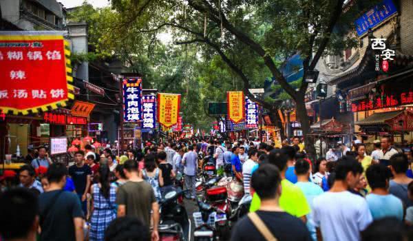 ng体育官网app下载我国最有名的三条美食街锦里古街仅排第三杭州的碾压成都(图3)