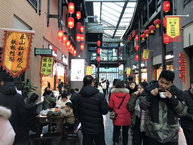ng体育官网app下载中国最火爆的8条美食街特色小吃一天吃不完堪称吃货的天堂(图8)