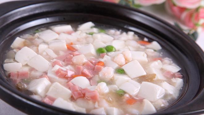 南宫ng体育家常美食：八宝豆腐羹带来的温暖味(图2)