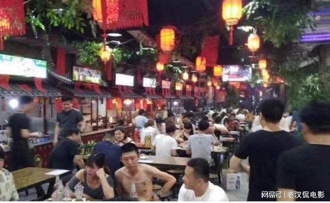 ng体育河南郑州夜市小吃街热闹非凡你知道的有哪些(图2)