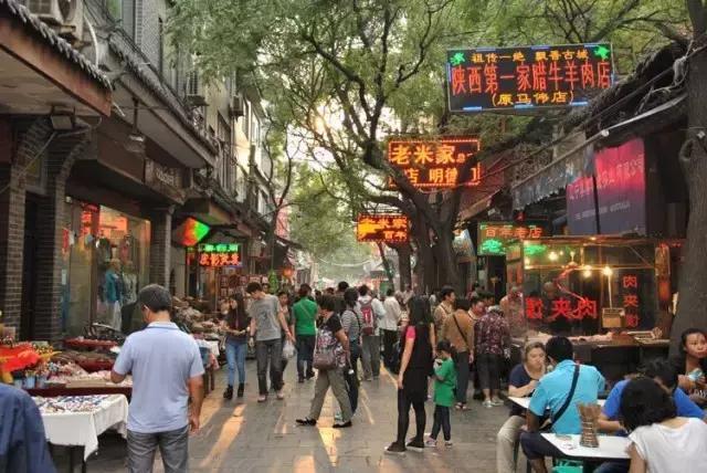 ng体育官网app下载中国最热门的6条美食步行街人流量居高不下去过4个就算你赢(图1)